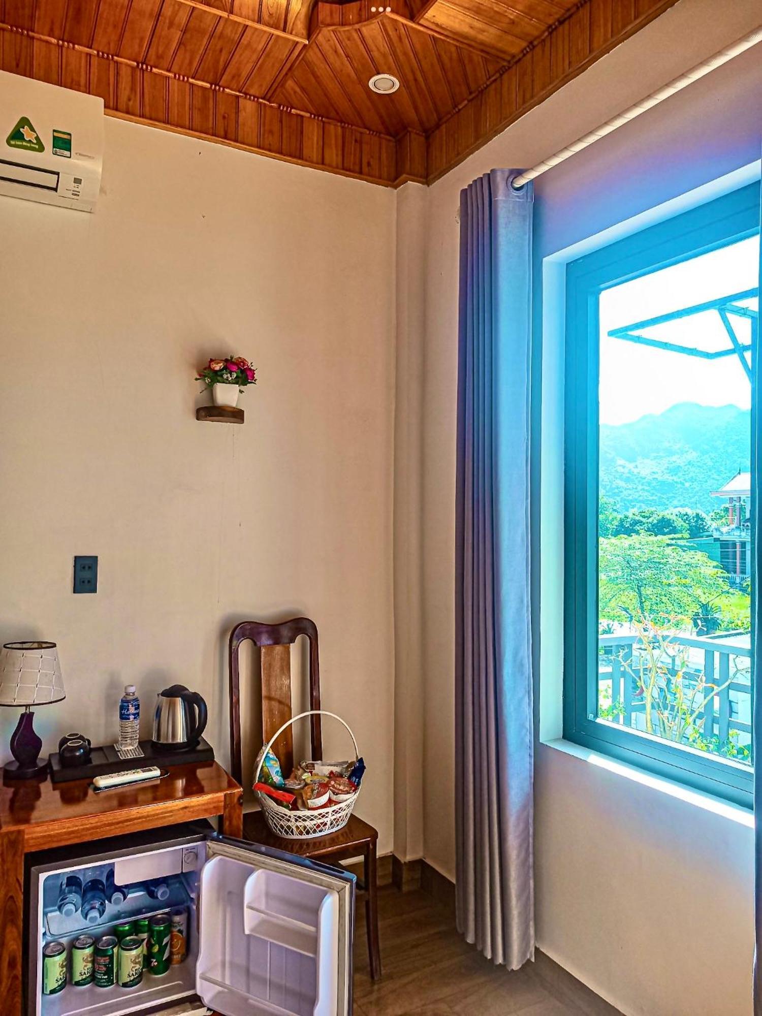 Yolo Pool Bar Villas & Garden Restaurant Phong Nha Exterior foto
