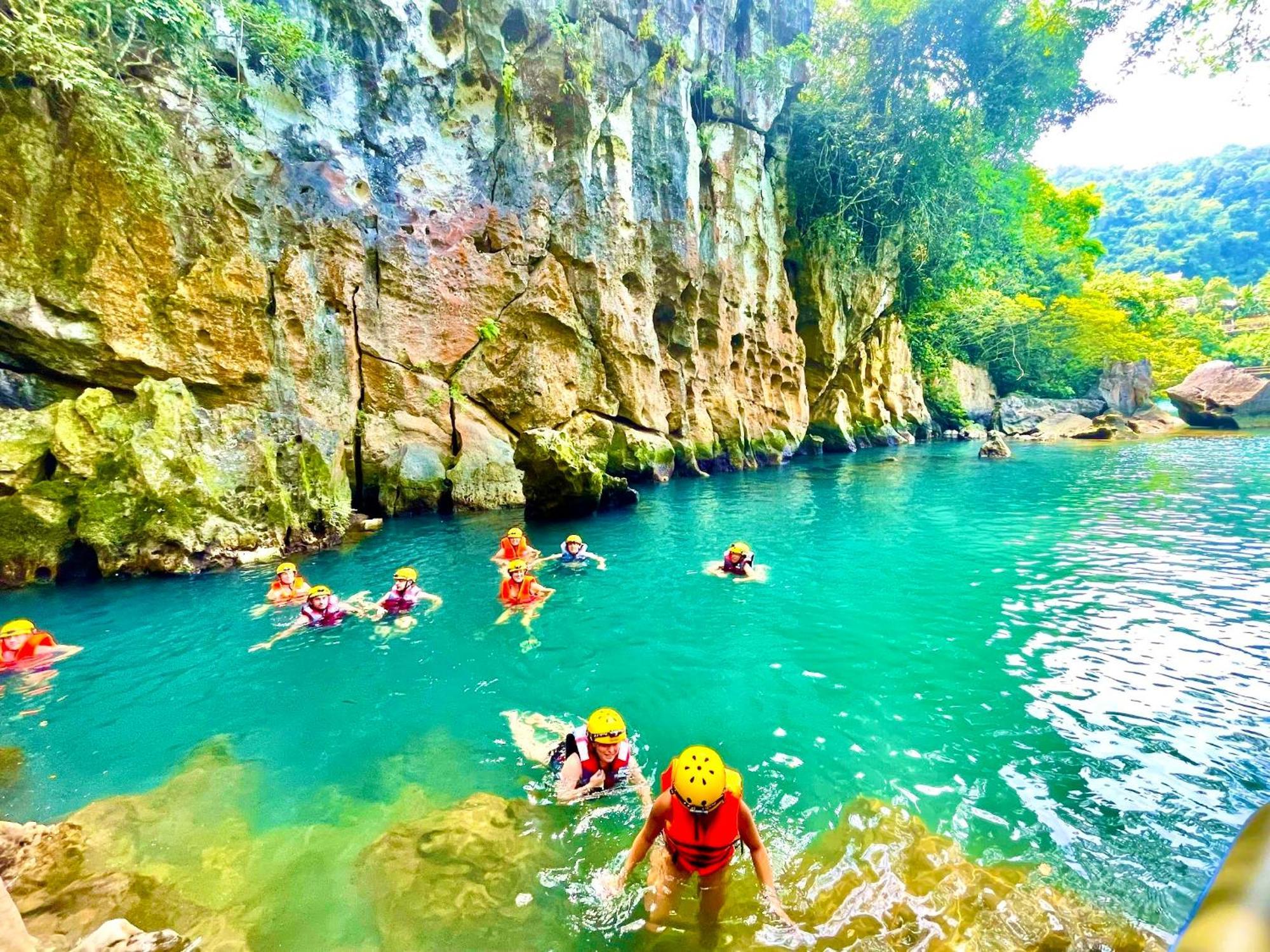 Yolo Pool Bar Villas & Garden Restaurant Phong Nha Exterior foto